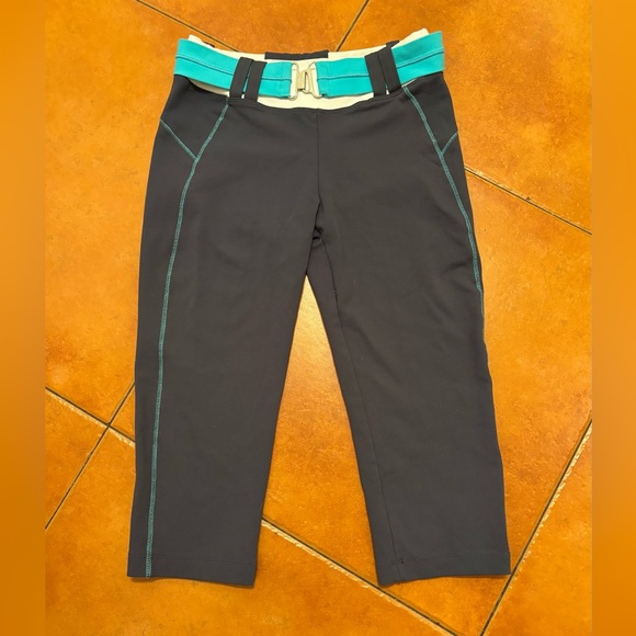 BEBÉ Sport workout leggings. BBSP cropped leggings. Very nice colors. Great - Picture 1 of 9